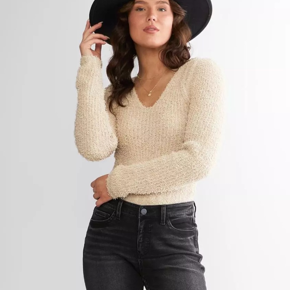 BKE Cream V-Neck Cropped Sweater